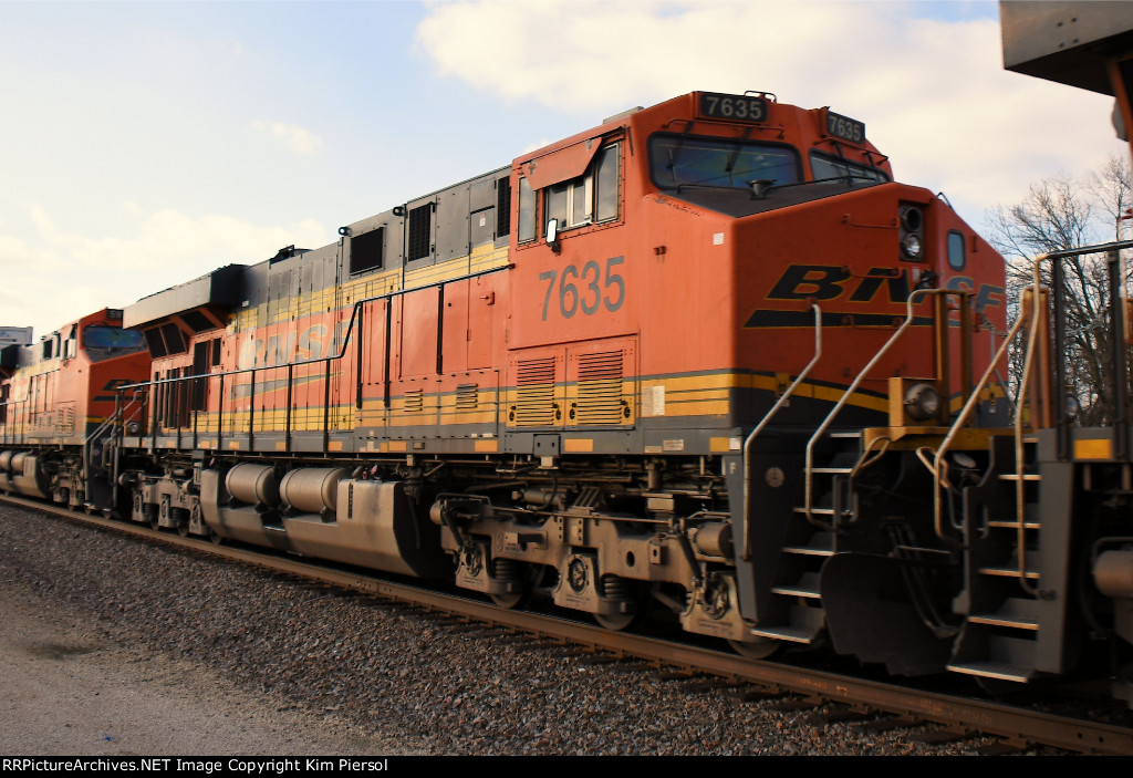 BNSF 7635